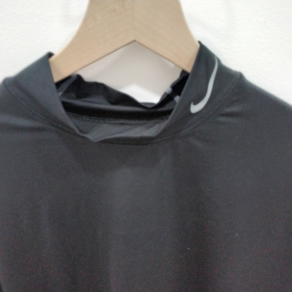 Nike Golf Shirt - Picture 3 of 4